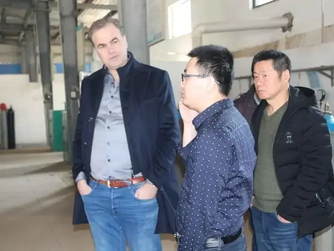 Ruiqi team with international customers