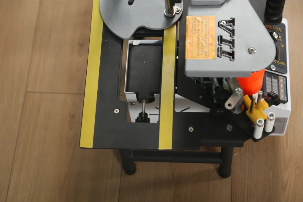 China Cheap Small Table Portable Manual Straight Curve Hand for Woodworking Furniture Mini Pvc Edge Banding Machine