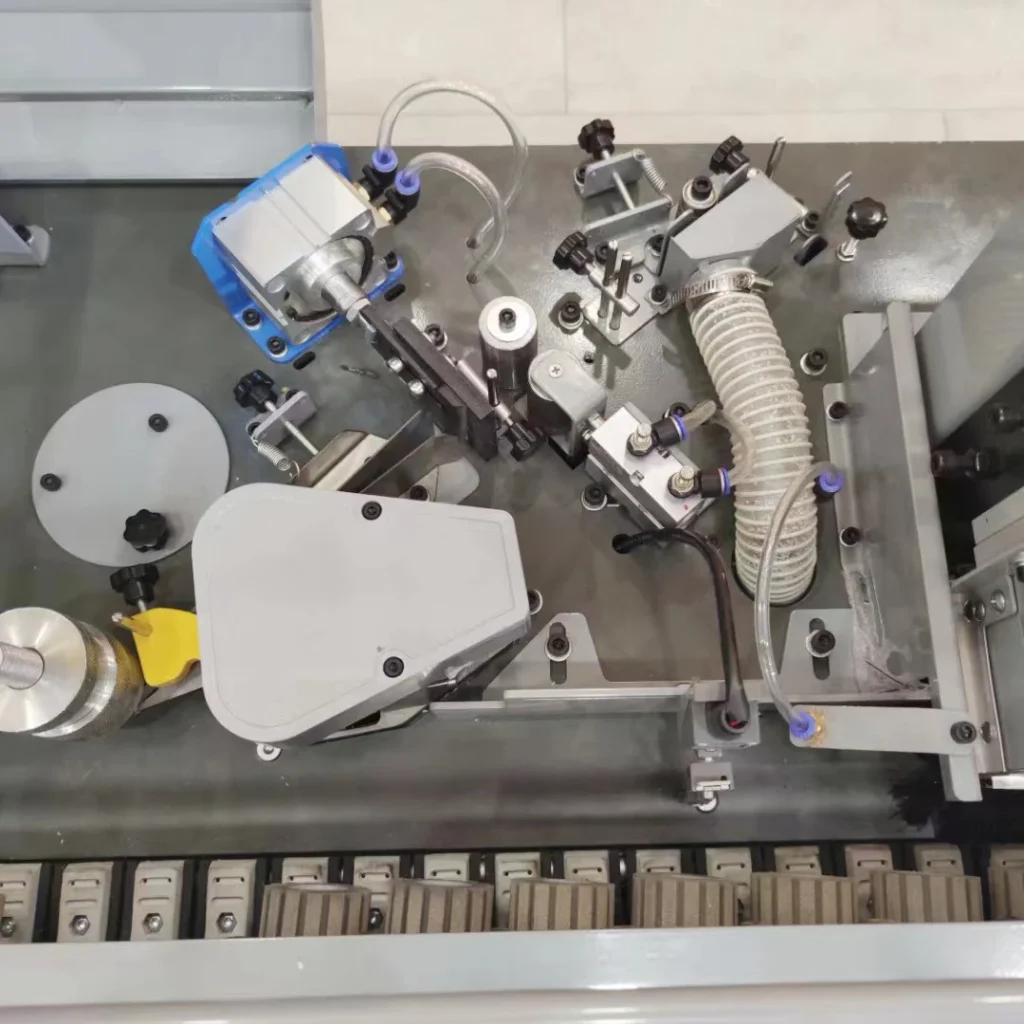 WoodBased Panel MDF Automatic Bevel Edge Banding Machine Straight PVC 45 Degree Edge Banding Machine Pre-milling Corner Trimming
